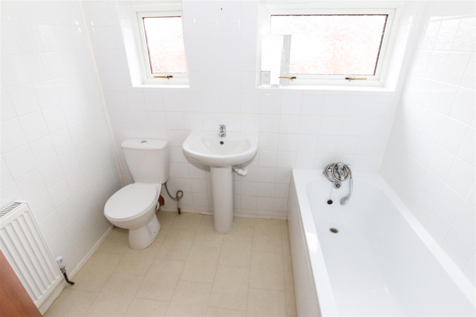 FIRST FLOOR BATHROOM